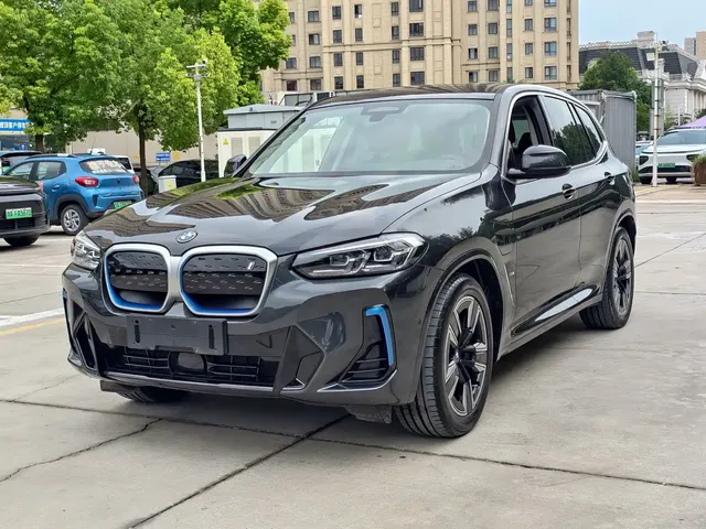 BMW iX3 2022 Leading Edition