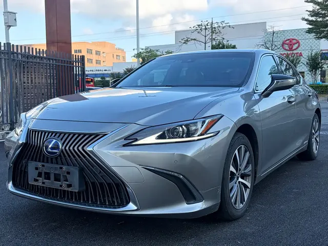 Lexus ES 2021 300h Excellence Edition