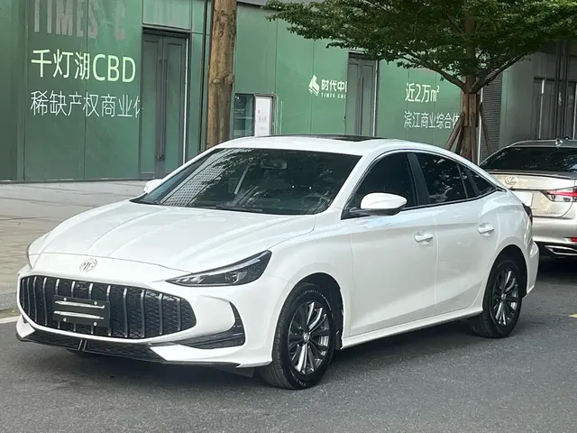 MG 5 2025 180DVVT Global Luxury Edition