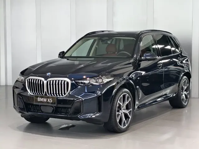 BMW X5 2023 xDrive 30Li Premium M Sport Black Night Package