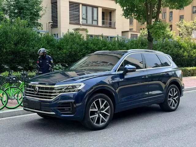 Volkswagen Touareg 2021 3.0TSI R-Line Classic Sport Package