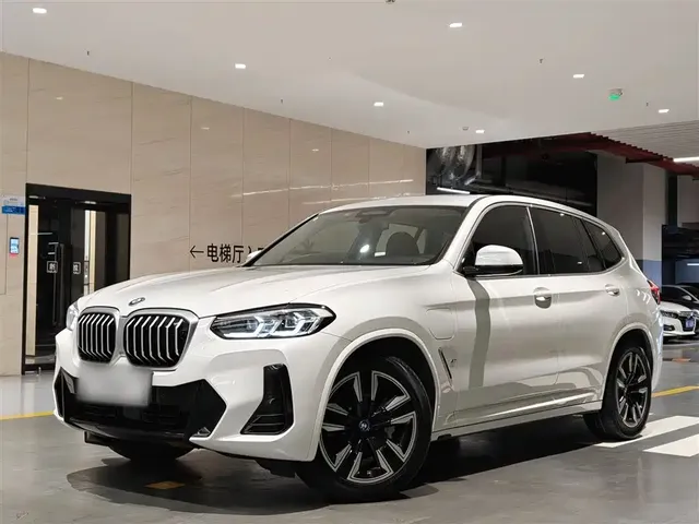 BMW iX3 2024 Leading Edition
