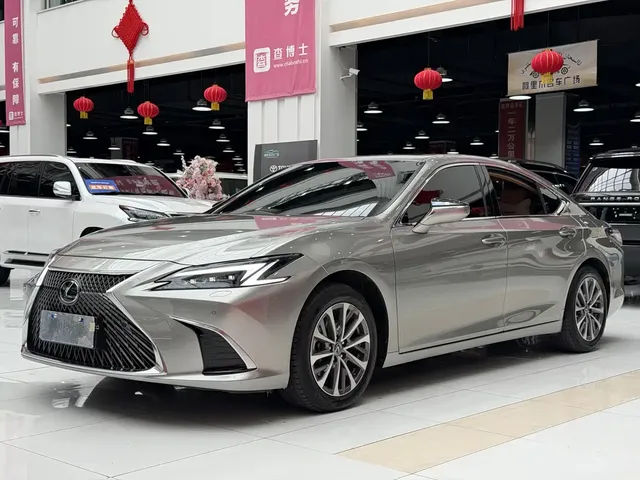 Lexus ES 2025 200 Ultimate Edition