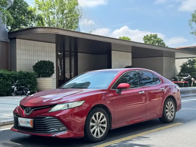Toyota Camry 2018 2.0G Luxury Edition
