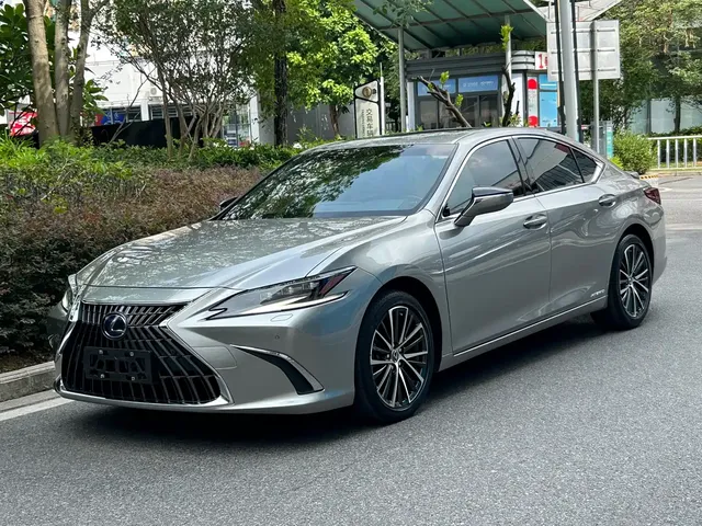 Lexus ES 2021 300h Premium Edition