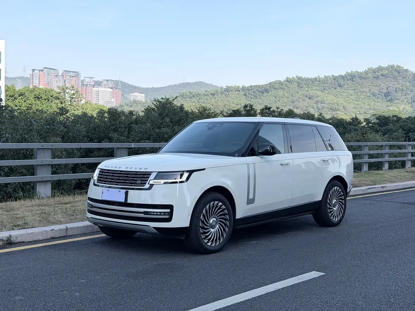 Land Rover Range Rover 2023 3.0 L6 400PS Genesis Extended Version