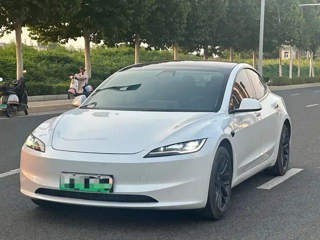 Tesla Model 3 2025 Model Year Facelift Rear-Wheel Drive