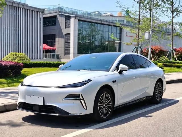 Geely Galaxy Xingyao 8 2025 130km EM-i Premium Edition