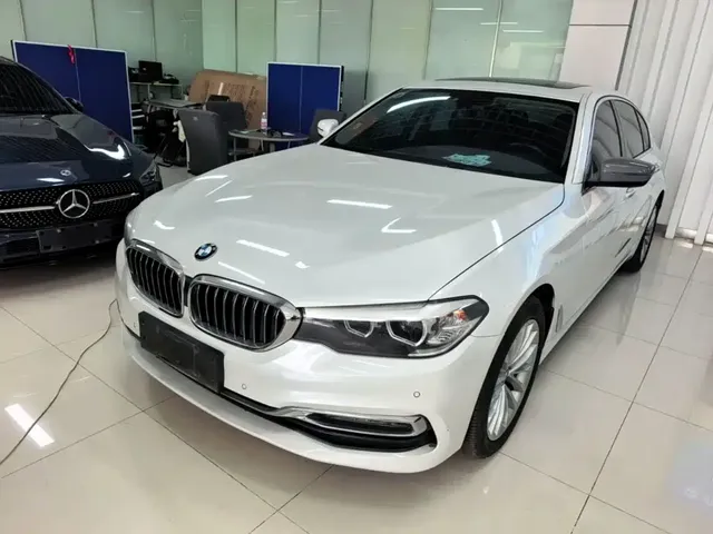 BMW 5 Series 2018 525Li Luxury Package