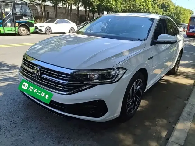 Volkswagen Sagitar 2025 Model Year 3rd Facelift 300TSI DSG Surpassing Edition
