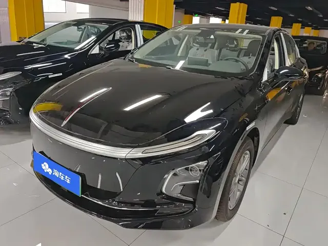 Hongqi E-QM5 2025 610km PLUS