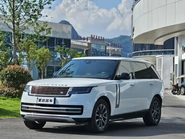 Land Rover Range Rover 2023 3.0 L6 400PS Golden Age 7-Seater Long Wheelbase