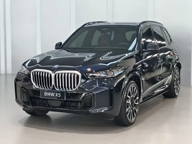 BMW X5 2023 xDrive 40Li M Sport Black Night Package