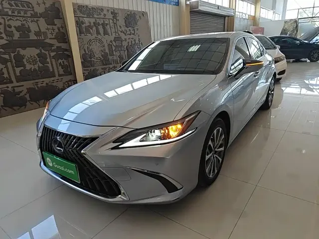Lexus ES 2021 300h Excellence Edition