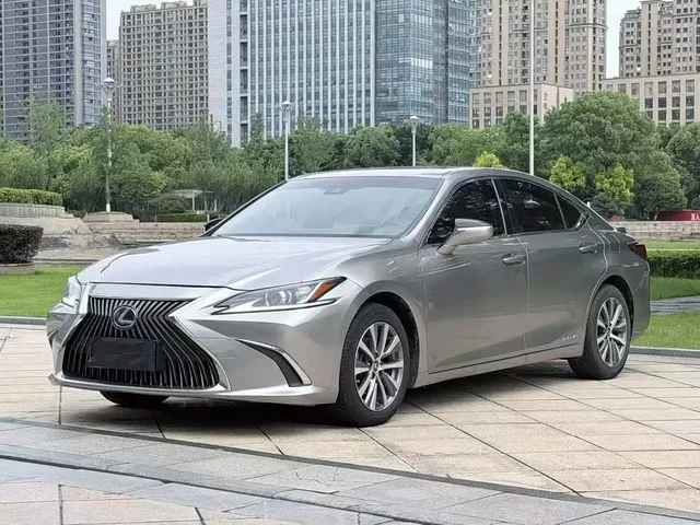 Lexus ES 2018 300h Excellence Edition China V
