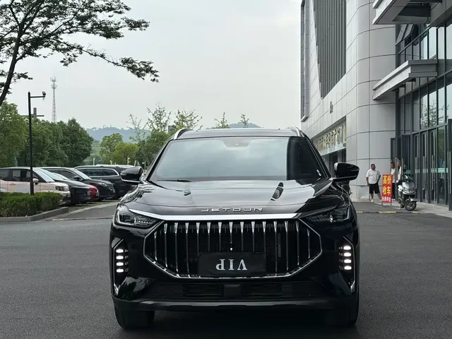Jetour X70 PLUS 2024 Champion Edition 1.5T DCT Champion PRO 7-seater