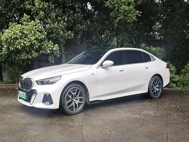 BMW i5 2024 eDrive 35L Premium Model M Sport Package
