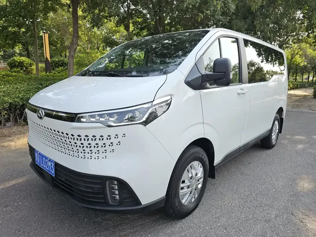 SAIC Maxus Xintu V70 2023 Model 2.0T Elite Manual Short Wheelbase Low Roof 5/6 Seats (125Ps)