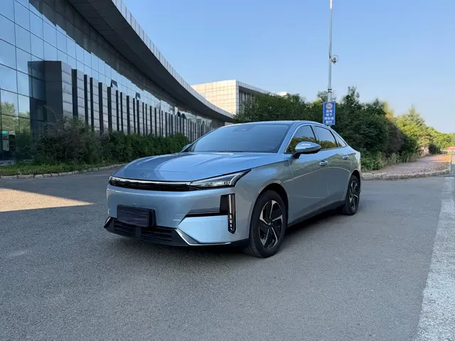 Geely Galaxy L6 2025 EM-i 140km Explorer+ Edition