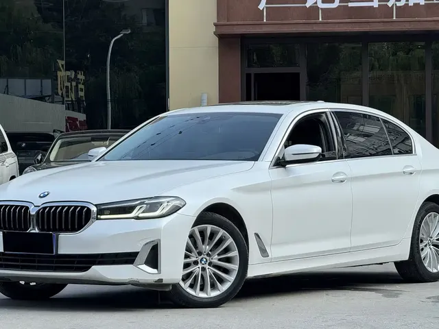 BMW 5 Series 2021 525Li Luxury Package