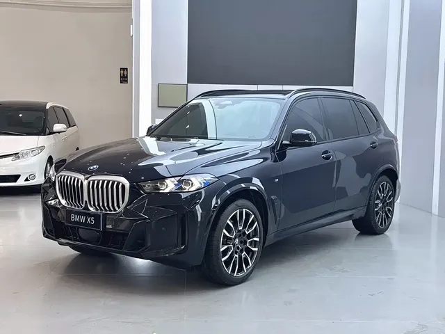 BMW X5 2023 xDrive 40Li M Sport Black Night Package