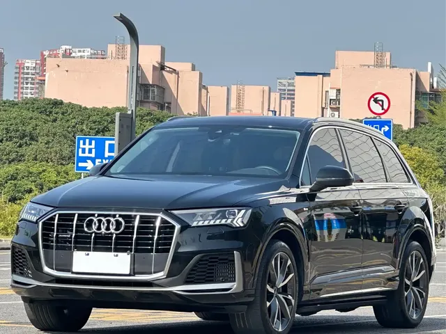 Audi Q7 2023 55 TFSI quattro S line Sport