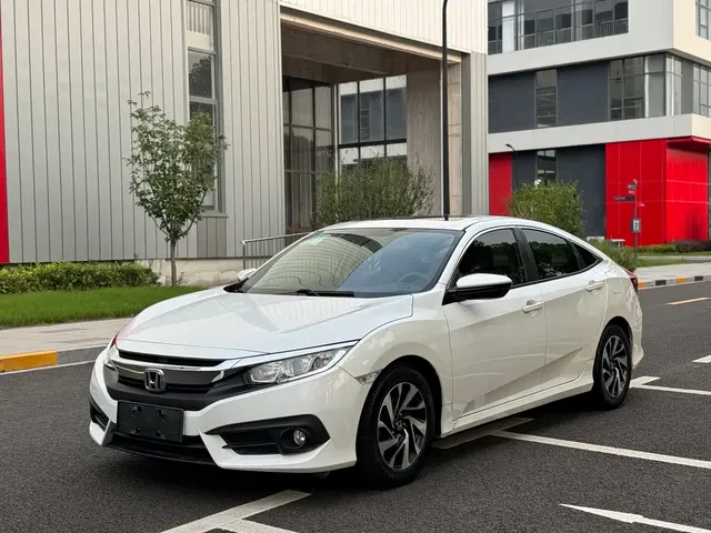 Honda Civic 2016 220TURBO CVT Luxury Edition
