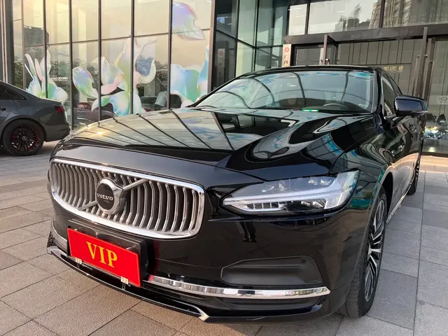 Volvo S90 2024 B5 Momentum Luxury Edition