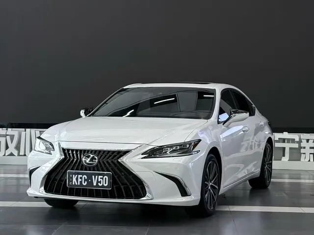 Lexus ES 2022 300h Ultimate Edition