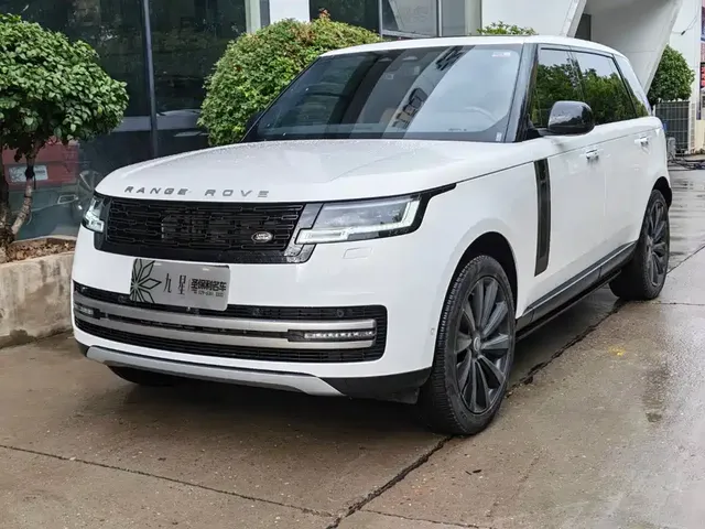 Land Rover Range Rover 2023 3.0 L6 400PS Golden Age 7-Seater Long Wheelbase
