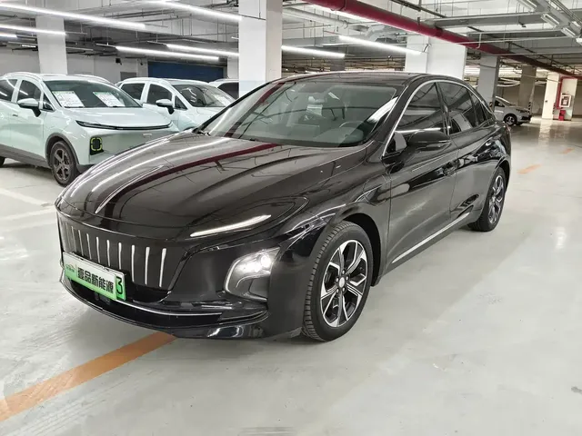 Hongqi E-QM5 2021 Charging Flag Premium Edition