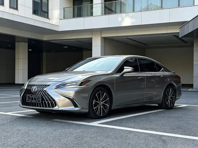 Lexus ES 2022 300h Ultimate Edition