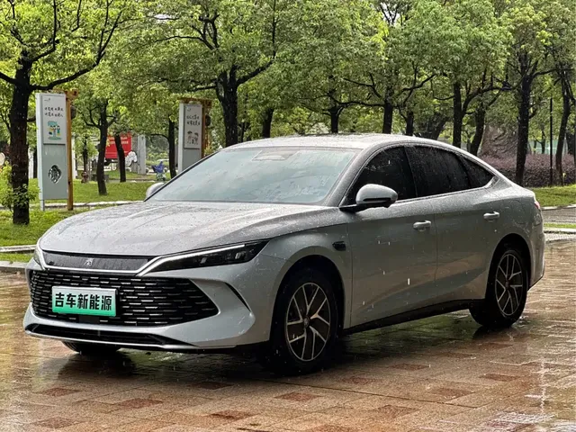 BYD Qin L 2025 DM-i Smart Drive Edition 120KM Surpassing