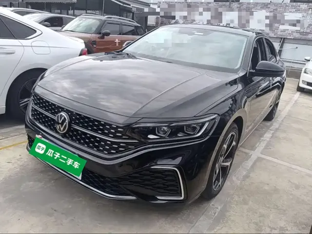 Volkswagen Passat 2023 Facelift 330TSI Starlight Luxury Edition