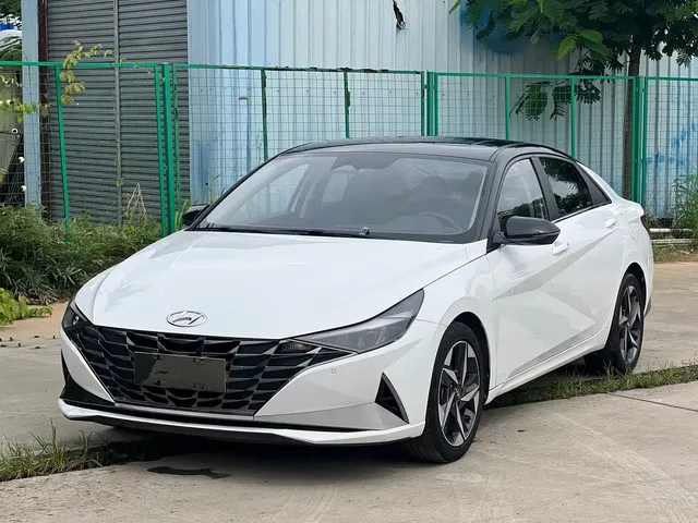 Hyundai Elantra 2022 1.5L CVT LUX Premium Edition