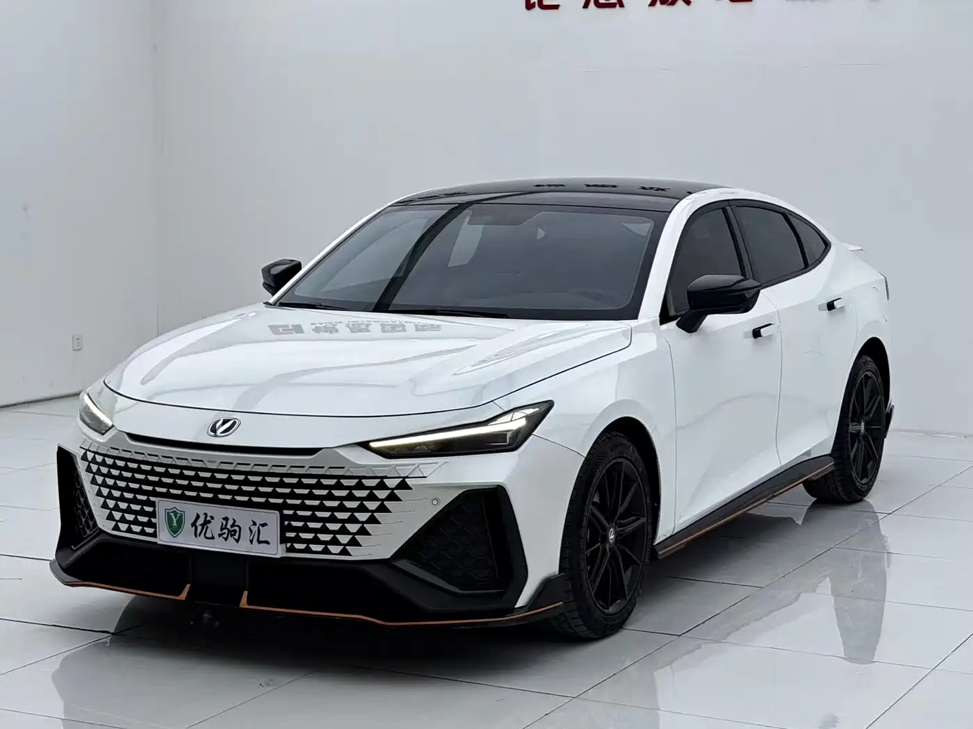 Changan UNI-V 2023 2.0T Sharp Speed Edition