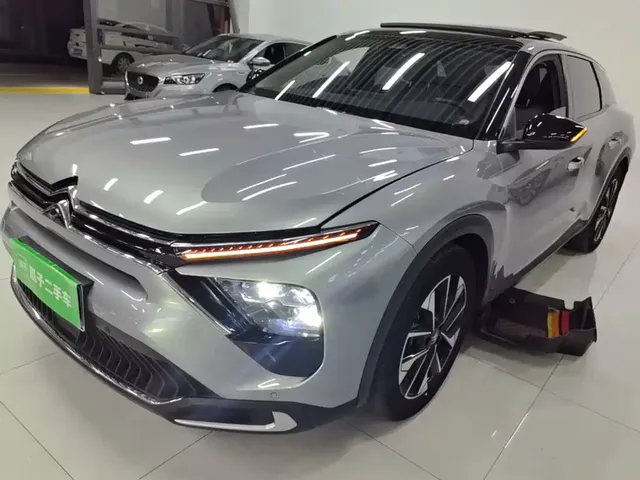 Citroën Versailles C5 X 2023 1.6T Momentum