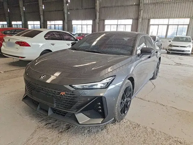 Changan UNI-V 2022 1.5T Smart Pilot Edition