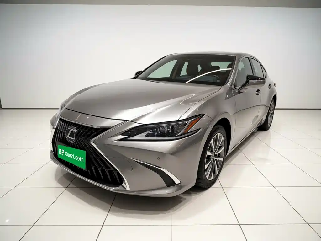 Lexus ES 2021 300h Excellence Edition