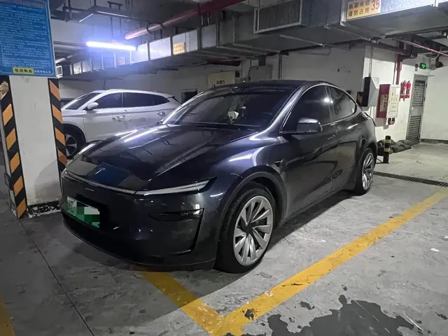 Tesla Model Y 2025 Facelift Long Range All-Wheel Drive