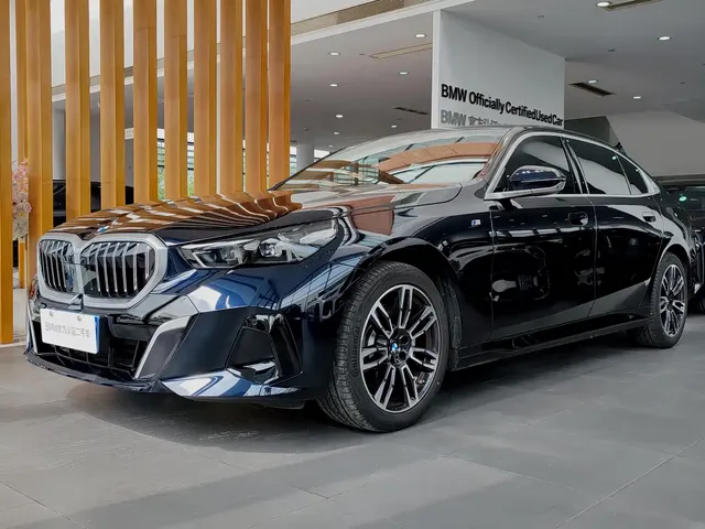 BMW 5 Series 2025 530Li Leading M Sport Package