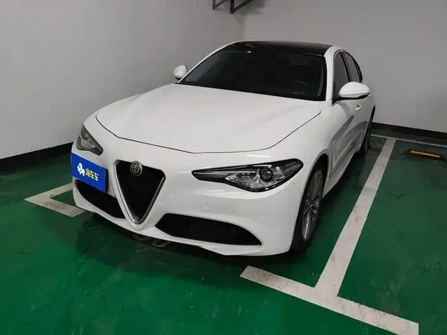 Alfa Romeo Giulia 2017 2.0T 280HP Luxury Edition