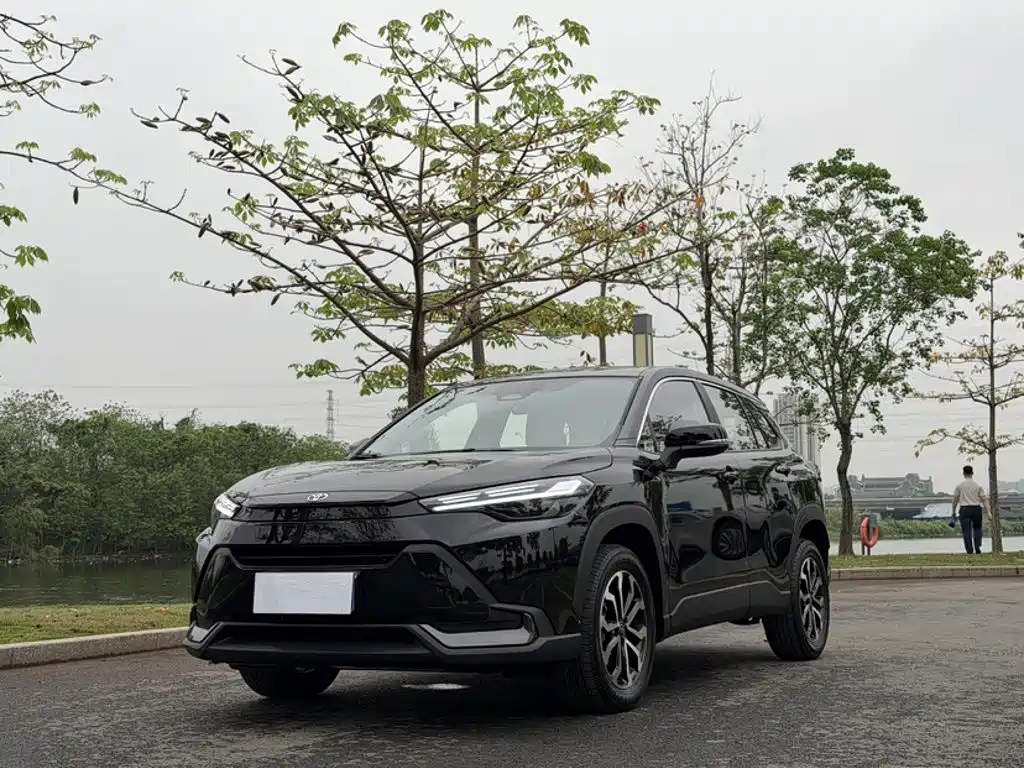 Toyota Frontlander 2025 2.0L CVT Mid Version