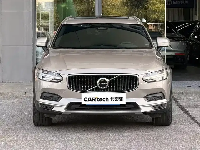 Volvo V90 2023 Cross Country B5 AWD Smart Distance Edition