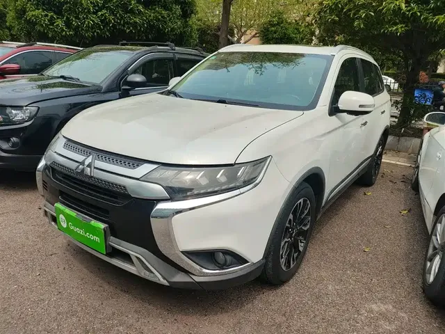Mitsubishi Outlander 2019 2.4L 4WD Deluxe Edition 7-Seater China VI
