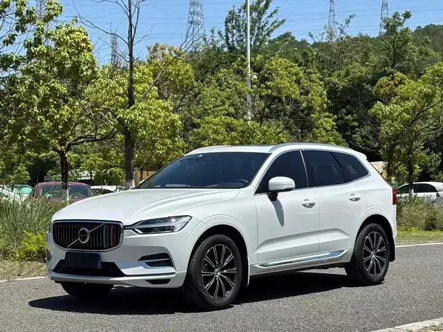 Volvo XC60 2022 B5 AWD R-Design