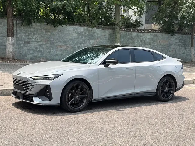Changan UNI-V 2023 1.5T Luxury Edition