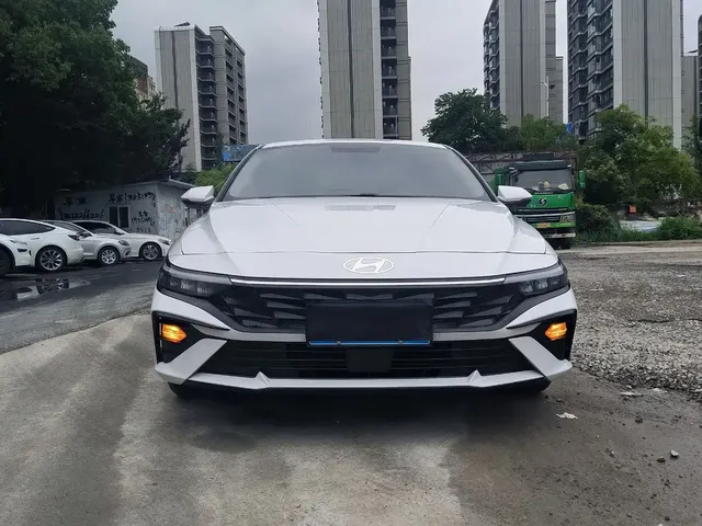 Hyundai Elantra 2023 1.5L CVT GLS Premium