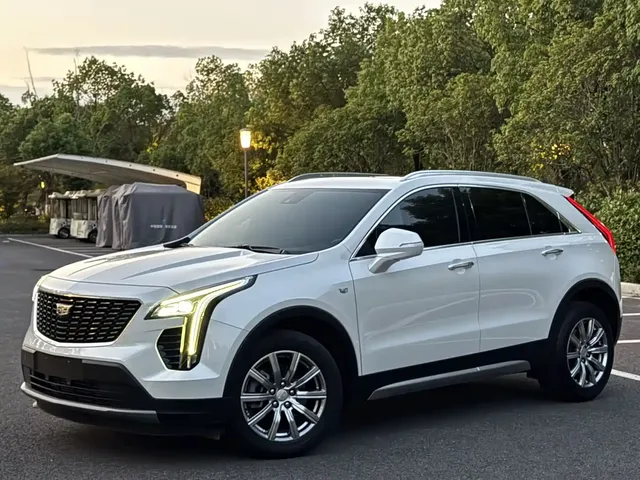 Cadillac XT4 2022 28T FWD Luxury