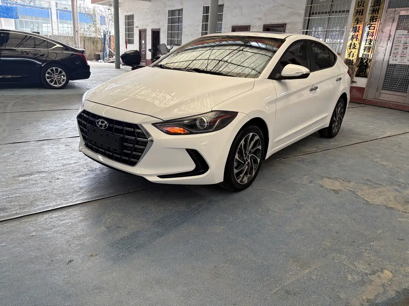 Hyundai Elantra 2021 1.5L CVT LUX Premium Edition
